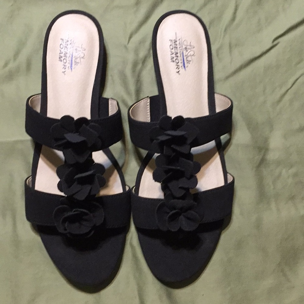 Life Stride slip on black flats with flowers